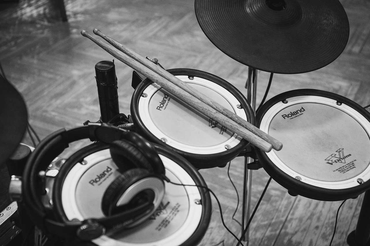 Electronic drum kit